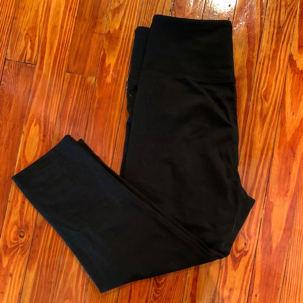 All black Capri leggings